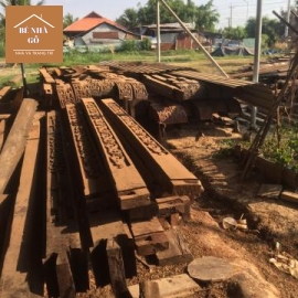 Hoành 105 nhà Huế  chạm trỗ ba gian hai chái 24 cột giá mùa covid